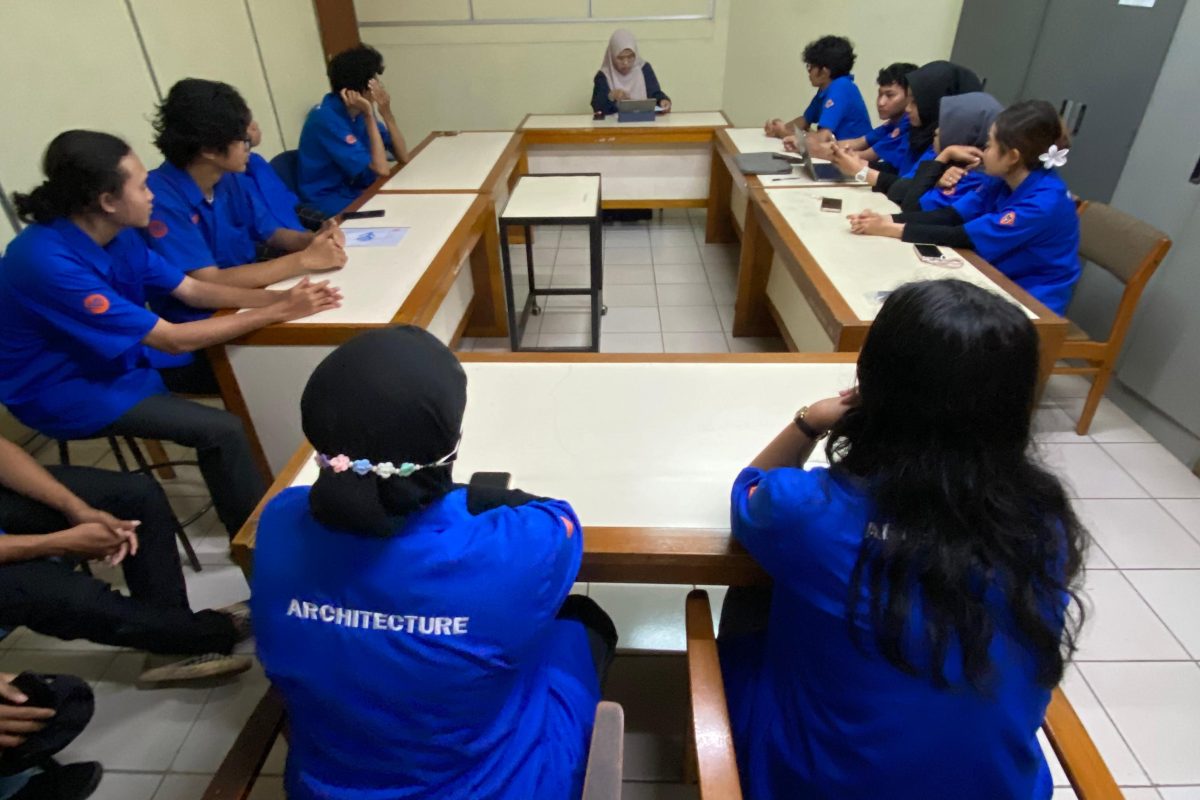 Himpunan Mahasiswa Arsitektur (HMA) ITI gelar rapat program kerja 2026 bersama pembina. Fokus pada pengembangan kepemimpinan, akademik, dan pengabdian masyarakat
